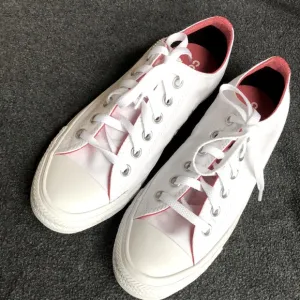 Converse Unisex Chunk Tylor All Star Shoes - White/Red Size Men 5.5/Women 7.5