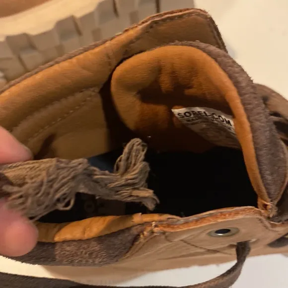 Sorel waterproof boots NOTE: size 8